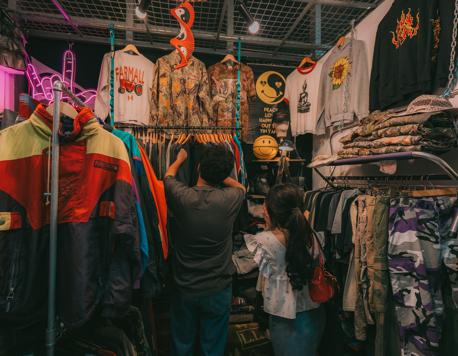 Thrift Trends on the Go: How Style Flies from New York Streets to Bangkok and Back!