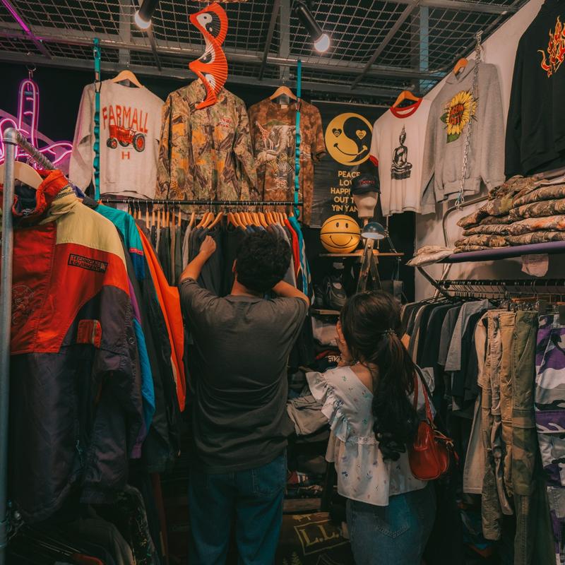 Thrift Trends on the Go: How Style Flies from New York Streets to Bangkok and Back!