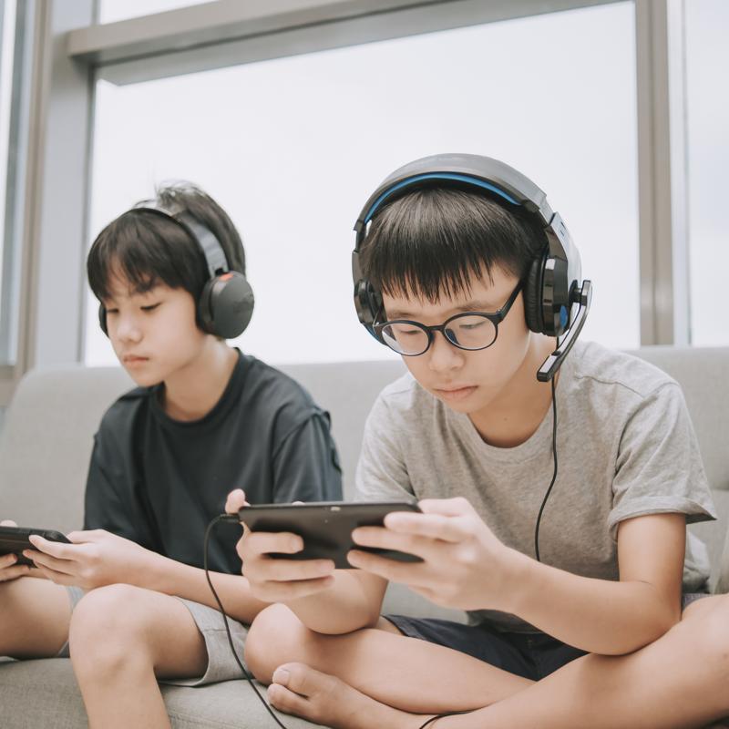 Thailand Ranks 9th for Most Tech-Addicted Youth